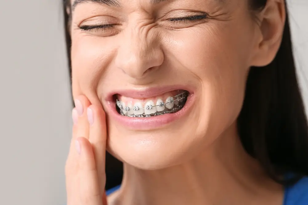כאבים אחרי יישור שיניים